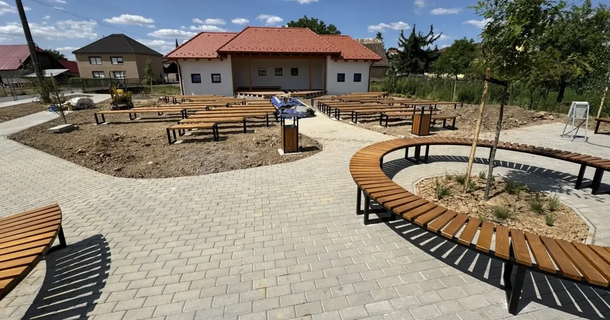 Parkové lavičky, stoly, sety a odpadkové koše